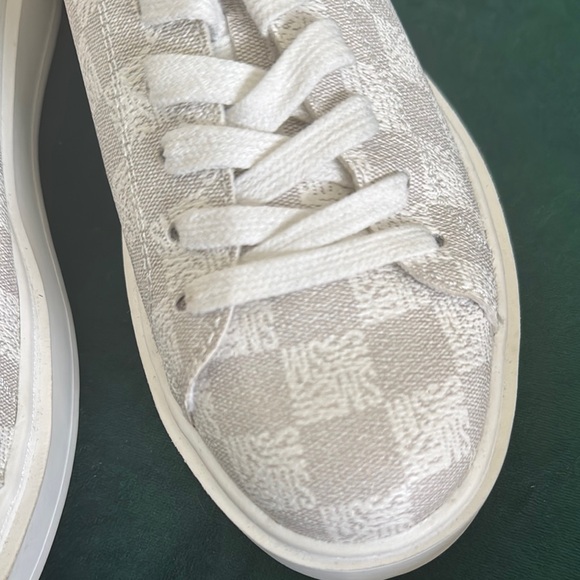 NEW Steve Madden White Sneakers with Textured Pattern 9.5 - Picture 5 of 7